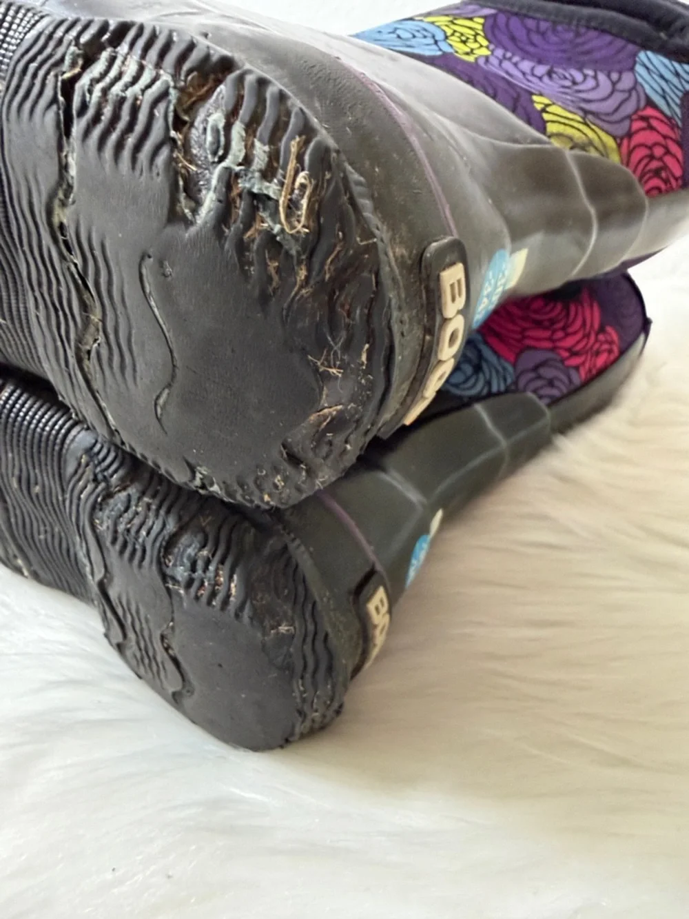 BOGS Classic Black Rosey Floral Pull-On Rain Snow Boots